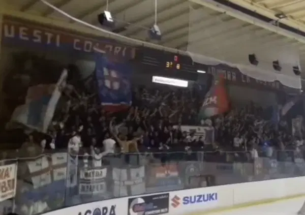 Ma l&rsquo;avete visto il corteo dei tifosi dell&rsquo;Hockey Milano all&rsquo;Arena Santa Giulia? &ldquo;Ci hanno tolto la squadra, non la fede&rdquo;. E Nino Ciccarelli della Nord si schiera con gli ultras
