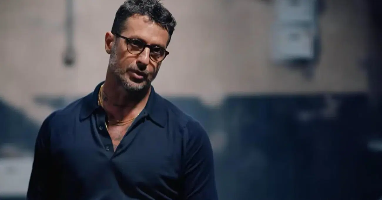 Solo Netflix poteva rendere noioso Corona: altro che docuserie estrema, &ldquo;Io sono notizia&rdquo; sembra una voce su Wikipedia