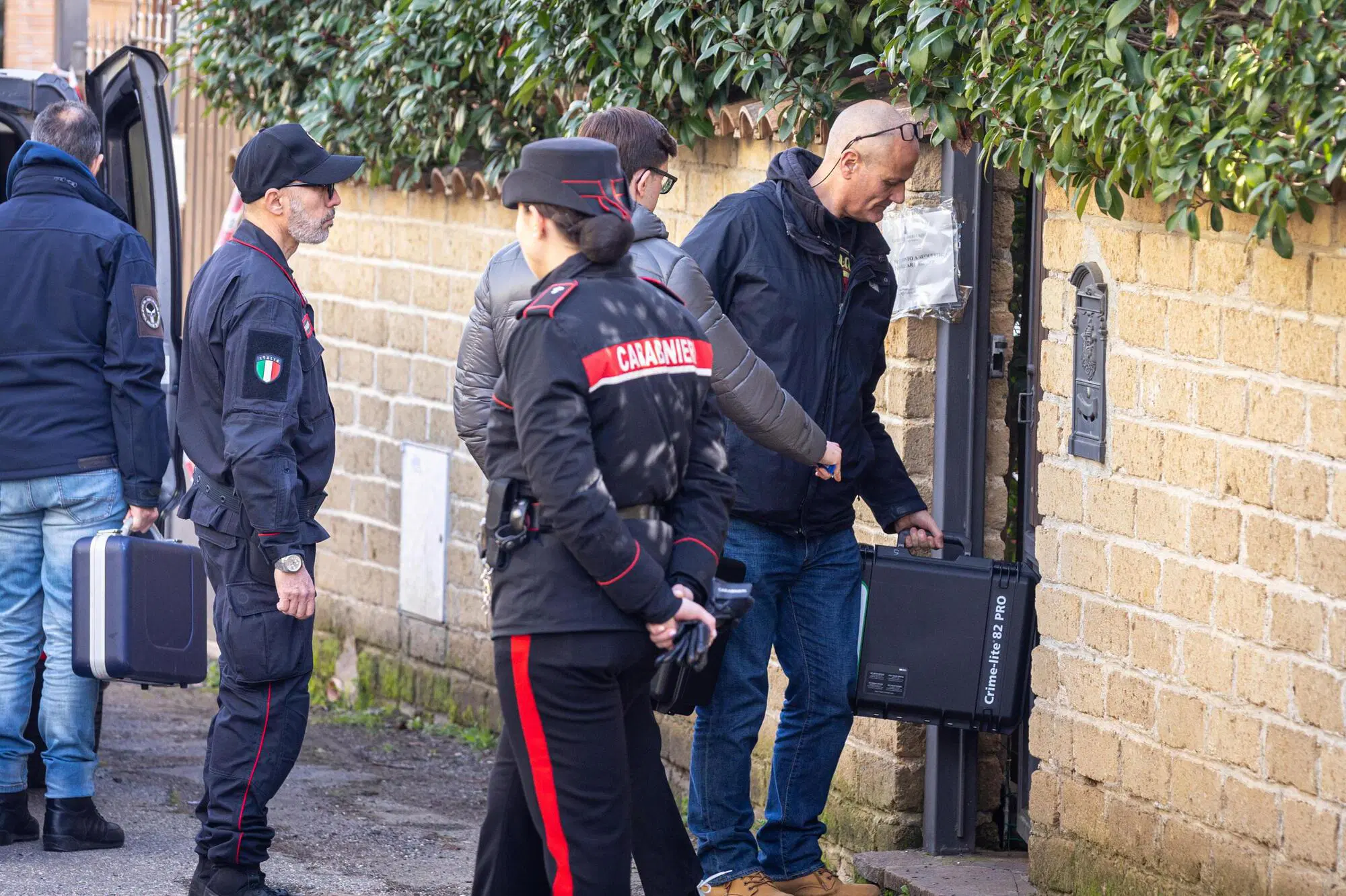 Carabinieri davanti all'abitazione di Federica Torzullo Ansa