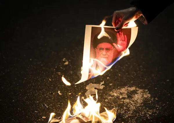 Su Polymarket puoi scommettere dalla caduta dell'Iran al ritorno di Ges&ugrave; Cristo, ma in Italia &egrave; illegale (fino ad un certo punto). Ecco perch&eacute;