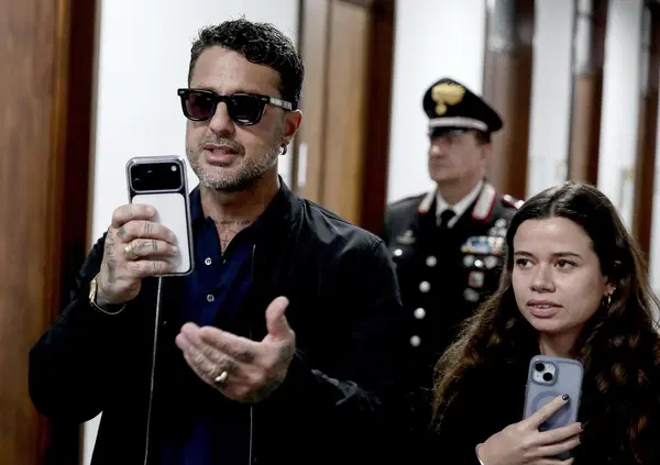 &ldquo;Voglio distruggere il sistema che ha distrutto mio padre&rdquo;: ecco chi &egrave; stato Vittorio &ldquo;King&rdquo; Corona, padre di Fabrizio. Sicilia, moda ed Emilio Fede