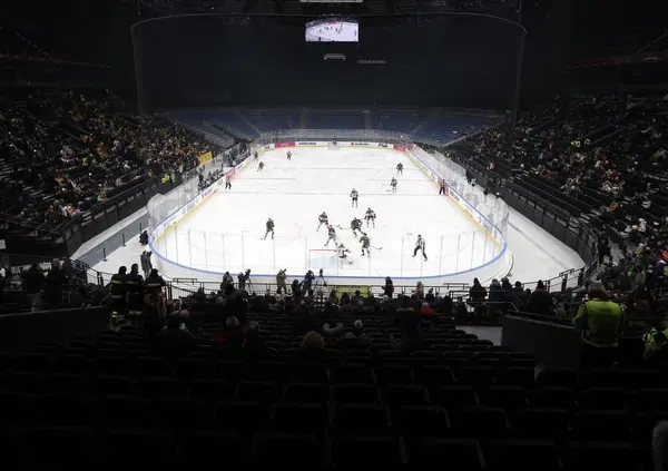 Ma quanto costa vedere l&rsquo;hockey alle Olimpiadi? Ecco i prezzi dell&rsquo;Arena Santa Giulia (che &egrave; ancora un cantiere). E la finale per l&rsquo;oro maschile sar&agrave; roba per pochi