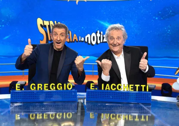 Ricci ce l&rsquo;ha duro! Striscia la notizia torna e sgancia la bomba: sei veline, orchestra e pure Maria De Filippi