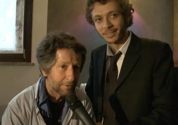 Follow the money? Ecco la verit&agrave; dietro la guerra tra Valentino Rossi, suo padre Graziano e la compagna Ambra. La denuncia penale servir&agrave; a poco