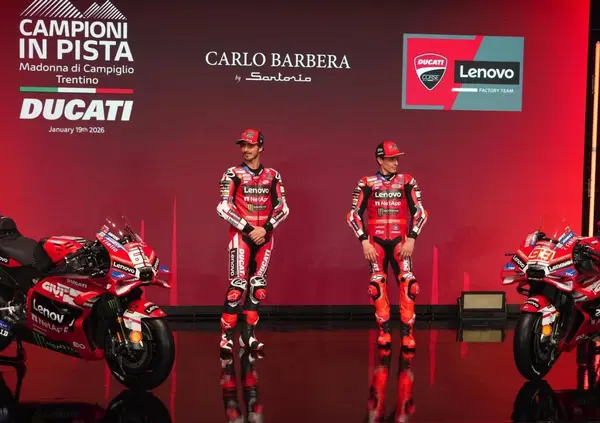 Bianco, Rosso e Veloce: la Ducati Desmosedici GP26 ha pi&ugrave; potenza, telaio rivisto, nuovo abbassatore e aerodinamica aggiornata