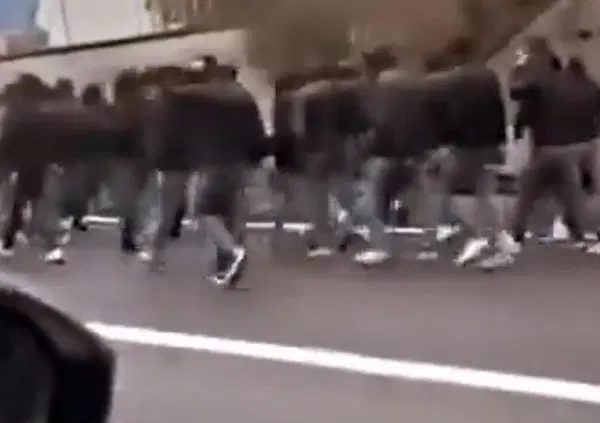 Non solo ultras, dopo gli scontri sull&rsquo;A1 arriva il blocco alle trasferte fino al termine della stagione per tutti i tifosi di Fiorentina e Roma, sia in Italia che all&rsquo;estero. &Egrave; un caso unico per il calcio italiano?