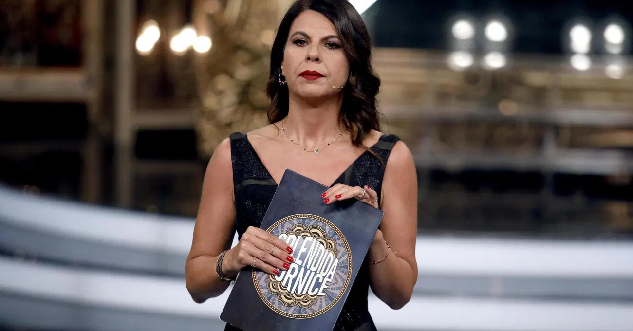 Signori, &egrave; arrivato il momento di parlare seriamente di Geppi Cucciari! Con Splendida Cornice, una delle poche che fa ancora bella tv sulla Rai