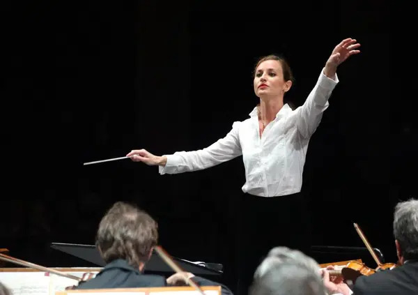 Beatrice Venezi sold out a Pisa per la prima della &ldquo;Carmen&rdquo; &egrave; un regalo di chi le ha fatto la guerra per il caso del Teatro La Fenice (anche a &ldquo;Splendida Cornice&rdquo;)