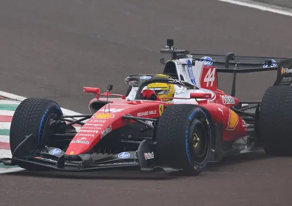 Cosa &egrave; successo a Lewis Hamilton al lancio della Ferrari SF-26? Da Maranello si ispirano a Ducati per l&rsquo;anno della verit&agrave;