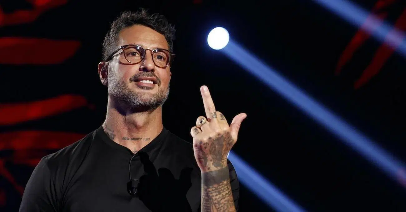 Fabrizio Corona sta facendo con Falsissimo la stessa cosa che Berlusconi ha fatto con Mediaset prima