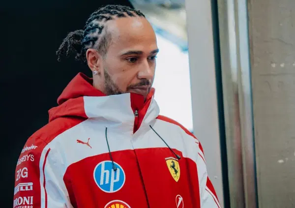 Sentito Hamilton sul 2026 della Ferrari? &ldquo;Abbiamo iniziato meglio che nel 2025&rdquo;. E a Barcellona ci sono pure la soddisfazione di Antonelli e i primi giri di Aston Martin