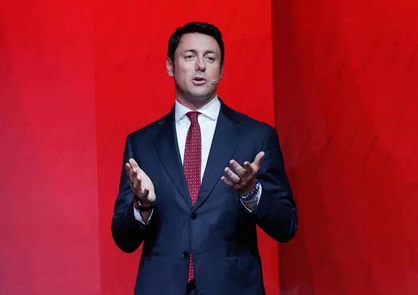 Andrea Giambruno is back: Mediaset lo riporta in tv al TgCom 24, ma com&rsquo;&egrave;?