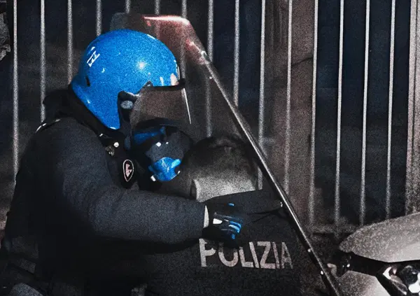 La violenza di Torino non &egrave; l'eccezione. &Egrave; l'ennesimo segnale che la democrazia non la vuole pi&ugrave; nessuno