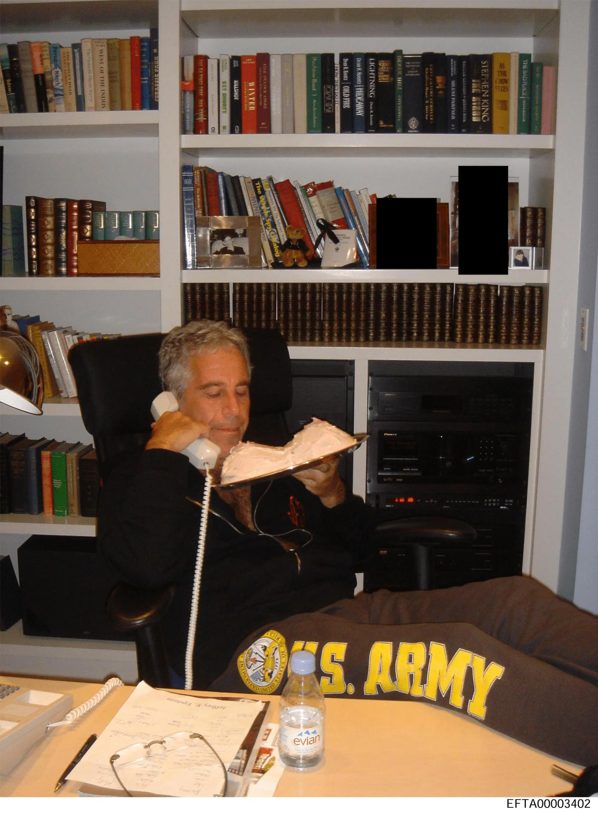 Epstein annusa un reggiseno mentre risponde al telefono Ansa