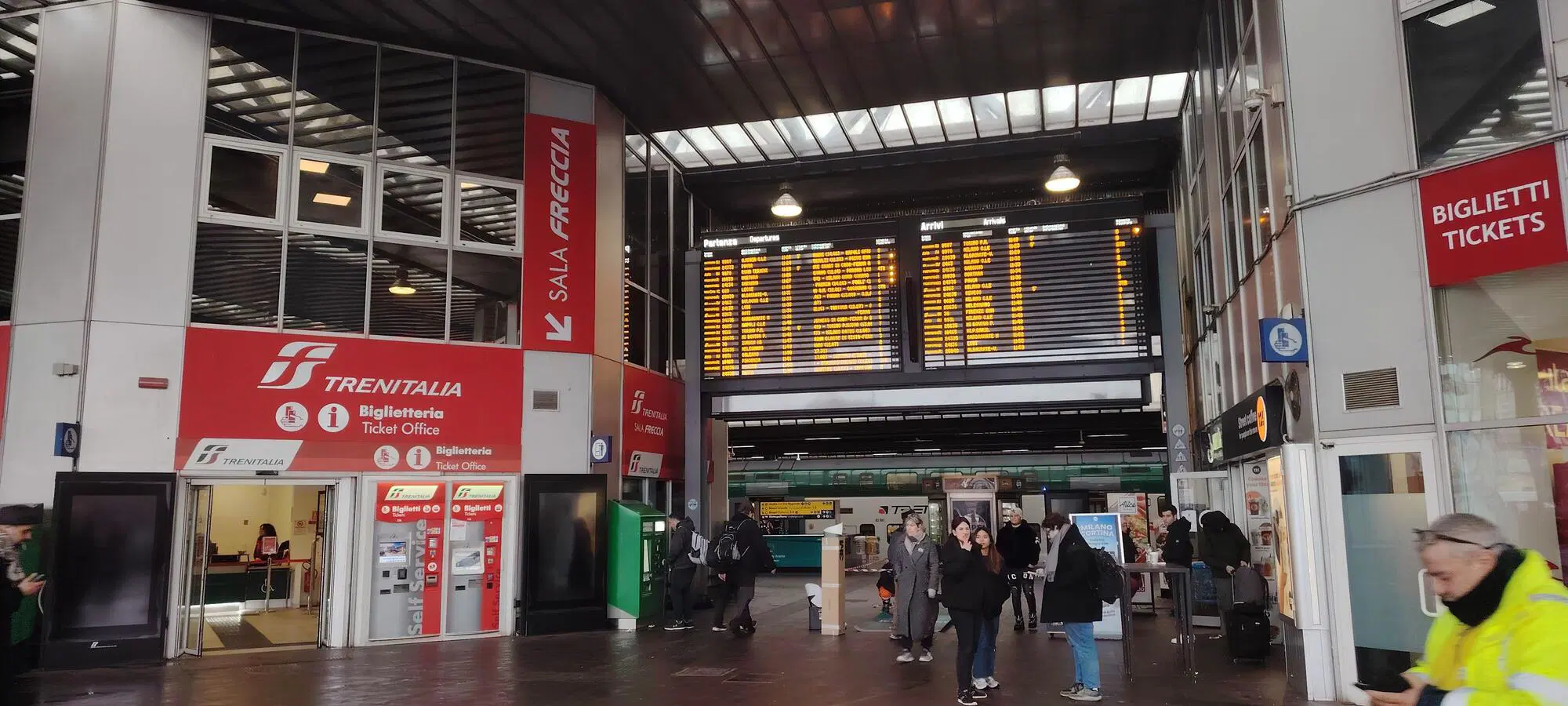 stazione Rogoredo Ansa