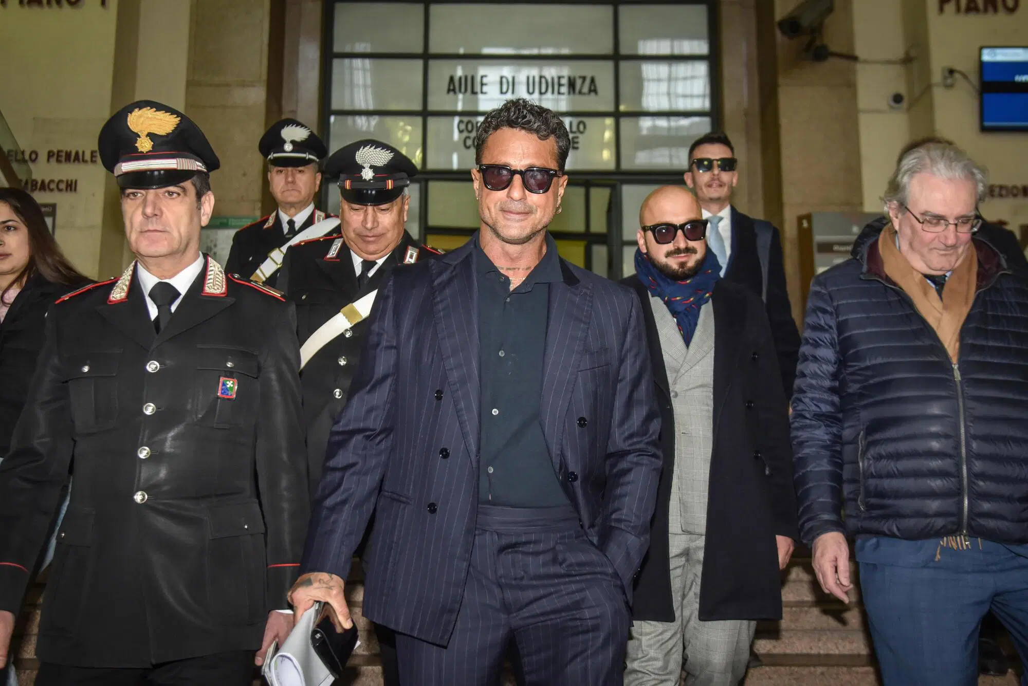 Fabrizio Corona fuori dal Tribunale di Milano