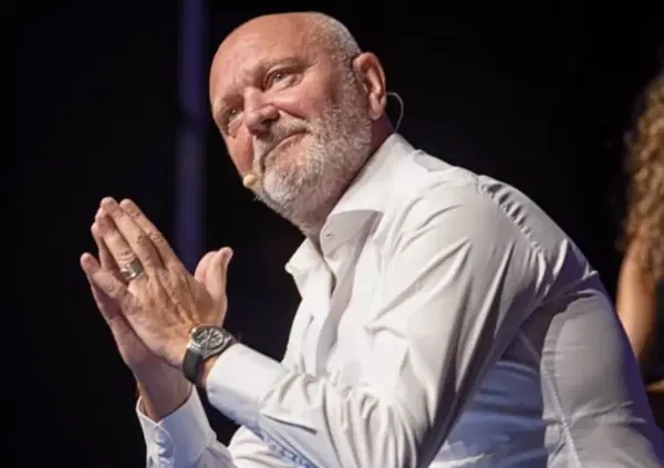 Pucci rinuncia a Sanremo, ma non &egrave; lui il fascista: lo sono le risate all&rsquo;olio di ricino di chi va ai suoi spettacoli. La finta comicit&agrave; e il conformismo spacciato per libert&agrave; d&rsquo;espressione 