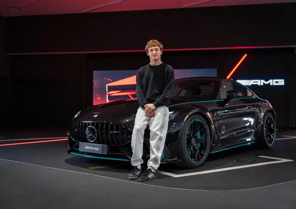 Paura per Kimi Antonelli! Incidente a San Marino e Mercedes AMG GT distrutta: cos&rsquo;&egrave; successo