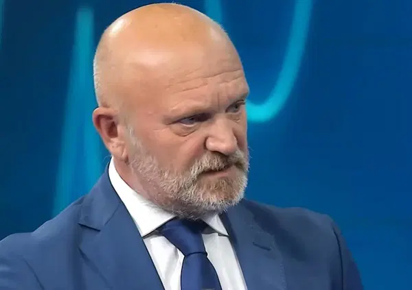 Andrea Pucci via da Mediaset per 'colpa' di Fabrizio Corona? L'indiscrezione: "C'&egrave; chi &egrave; stato fatto fuori per molto meno di cos&igrave;"