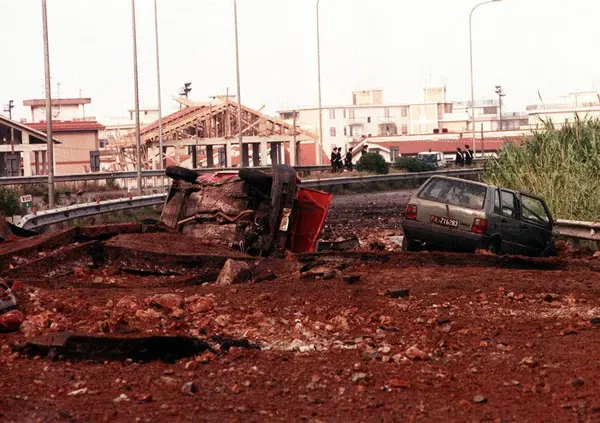 La Procura esclude la pista nera per la strage di Capaci? Ma nel 2015 il pentito Gioacchino La Barbera parl&ograve; di un uomo esterno a Cosa Nostra (anche per il delitto Mattarella). E la giornalista che lo intervist&ograve; oggi dice: &ldquo;Chi gli chiese di ritrattare?&rdquo;