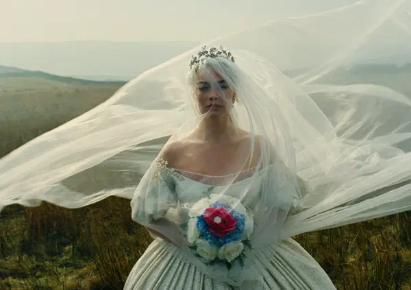 Tutti smontano Cime Tempestose con Jacob Elordi e Margot Robbie, ma com&rsquo;&egrave; il film tratto dal romanzo di Emily Bronte? Lo abbiamo visto al cinema ed &egrave; meglio di come pensate