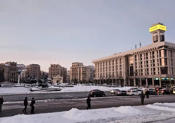 REPORTAGE ESCLUSIVO DA KYIV: mentre il mondo si concentra sulle Olimpiadi, la capitale dell'Ucraina &egrave; sospesa tra i blackout e l'avanzata russa