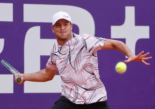 La folle storia di Luciano Darderi, perde in Argentina da straniero in casa propria. La scelta dell&rsquo;Italia, gli insegnamenti del padre e il futuro in Davis: ecco perch&eacute; questo sar&agrave; il suo anno