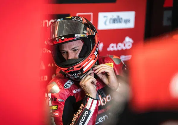 Petrucci e BMW faticano a Phillip Island: Bulega e Ducati unica certezza di questa SBK senza futuro (scomparsa anche dal nuovo nome di Dorna)