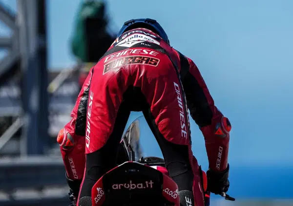 Bisognerebbe amarsi e dirsi addio come Nicol&ograve; Bulega e Phillip Island: la SBK 2026 &egrave; appena iniziata e ci ha gi&agrave; rifilato una romantica lezione (oltre a un record)