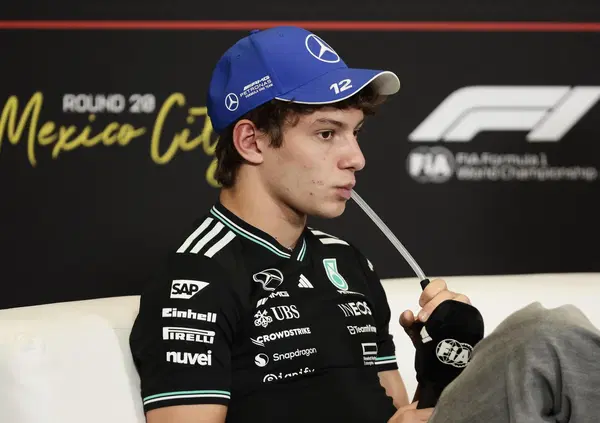 La Formula 1 del 2026? Abbiamo ascoltato Antonelli parlare di modalit&agrave; boost e sorpasso per cinque minuti, ci &egrave; venuto il mal di testa. E intanto la FIA valuta dei grossi cambiamenti