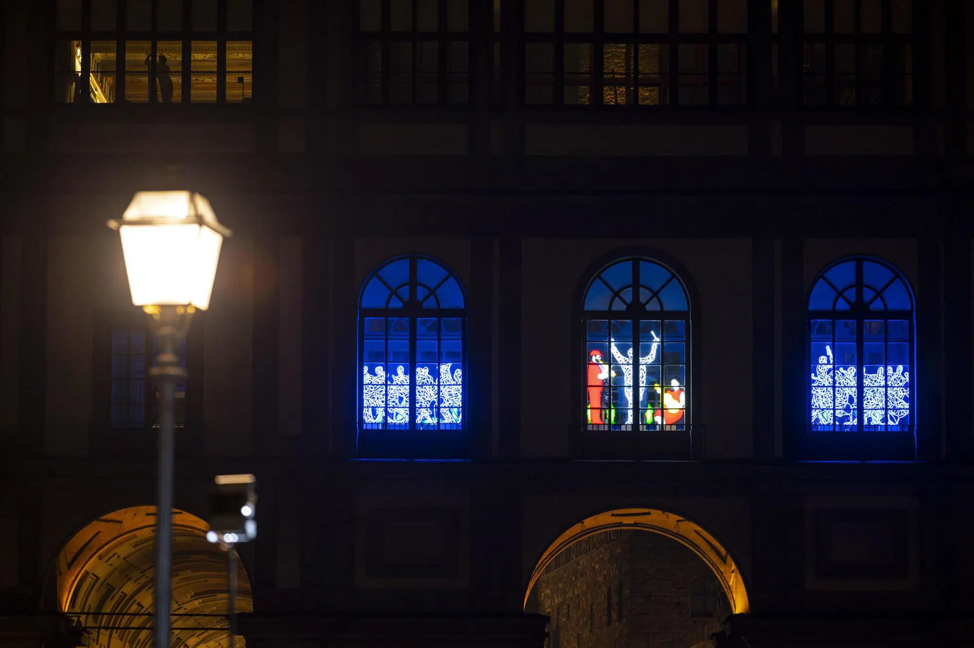 installazione di Marco Lodola agli Uffici