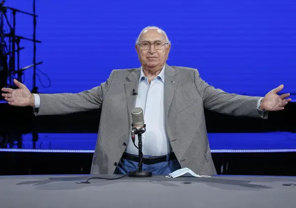 A Sanremo 2026 ricordano Pippo Baudo con un&rsquo;opera dell&rsquo;artista Marco Lodola, ma lo sapete che &egrave; lo stesso che nel 2020 la destra attacc&ograve; per un presepe? Ecco la storia dell&rsquo;opera che non venne mai esposta in Rai, i costi e il casino che era scoppiato