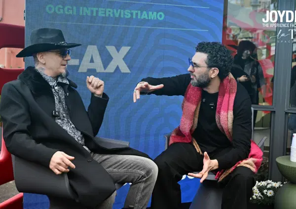 &ldquo;La famiglia e il tricolore perch&eacute; se li &egrave; presi la destra? Dov&rsquo;&egrave; la sinistra? La lotta si fa dal basso verso l&rsquo;alto&rdquo;. J-Ax arriva nello spazio di MOW e spacca Sanremo. L&rsquo;intervista del direttore