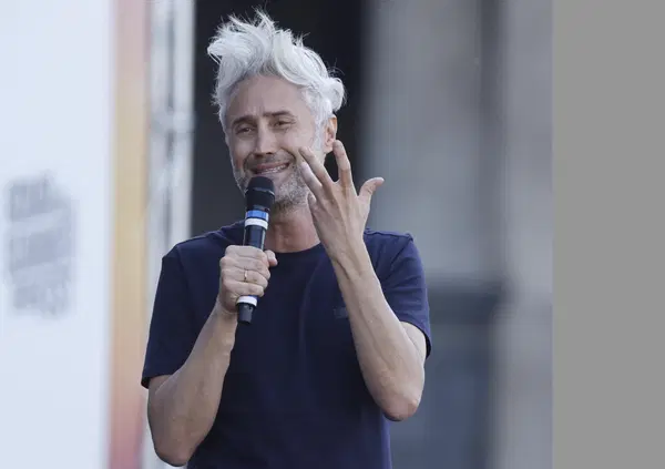 Vincenzo Schettini, come nasce un fenomeno: obbligo di comprarsi l&rsquo;iPad, i bonus giustifica e un intero istituto asservito ai like social per anni? Ecco la sua &ldquo;scuola del futuro&rdquo;