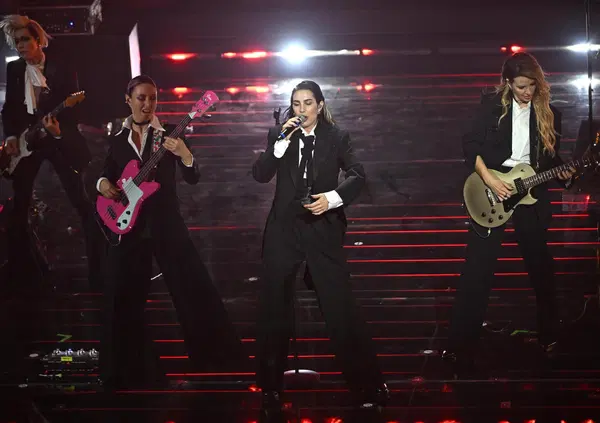 Ma quale femminismo! La polemica di Bambole di pezza col giornalista non conta, le canzoni s&igrave;. E quella dell&rsquo;unica band di Sanremo non ha niente di rock e &ldquo;rivoluzionario&rdquo;