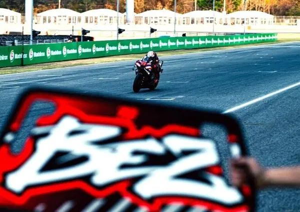 Il venerd&igrave; di Buriram? Pi&ugrave; Moto-Mameli che Motomondiale: Aprilia e Ducati sorelle d&rsquo;Italia tra il record di Bezzecchi e Marc Marquez che ci mette l&rsquo;anima (e una toppa)