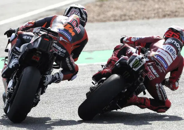 Mettiamola cos&igrave;: nella Sprint di Buriram, Pedro Acosta ha studiato da vicinissimo Marc Marquez e la sua futura Ducati. Il resto lo hanno fatto gli arbitri (e Marco Bezzecchi)