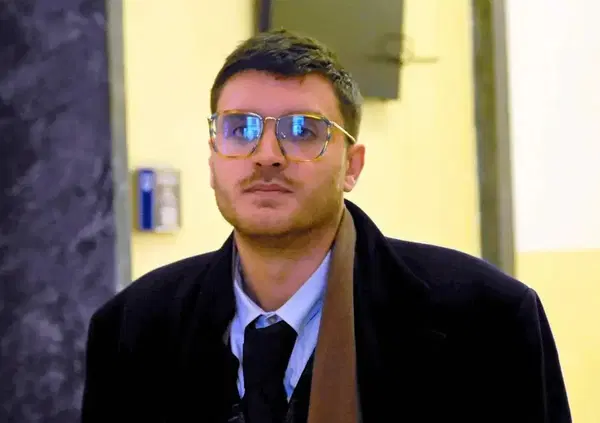 Il filosofo Leonardo Caffo &egrave; stato licenziato dalla Nuova Accademia di Belle Arti dopo la condanna per maltrattamenti: &ldquo;Si preferisce la gogna mediatica e la punizione perpetua. Da filosofo potrei insegnare la fallibilit&agrave; umana"