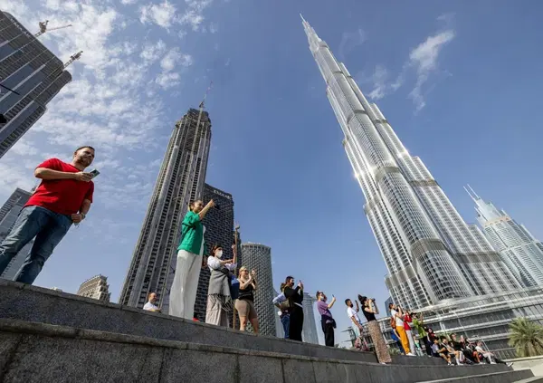 Ma cosa &egrave; successo a Dubai e negli Emirati? Soldi, affari, finanza: perch&eacute; i missili e i droni dell'Iran terrorizzano i miliardi del Golfo