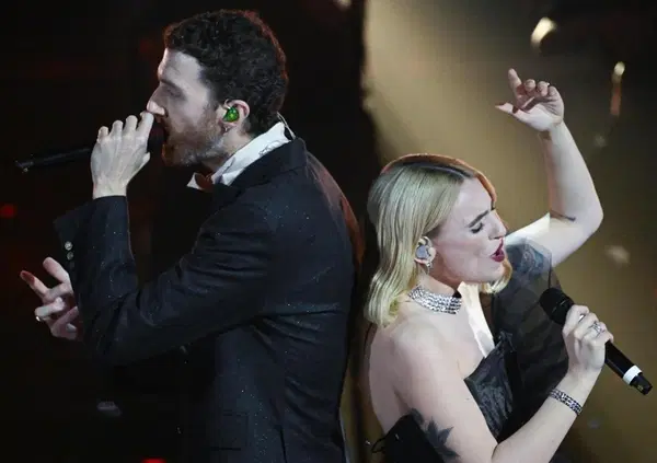 Mecna, dove si nasconde l'amore? L&rsquo;intervista a MOW sull&rsquo;ultimo bacio al Festival di Sanremo e i progetti con Mara Sattei