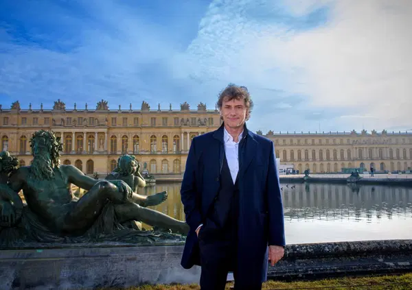 Dio protegga Alberto Angela, visto che la Rai non lo fa. La puntata in piano sequenza su Versailles &egrave; una dimostrazione di talento, cultura e spiega al governo cos&rsquo;&egrave; la vera tradizione
