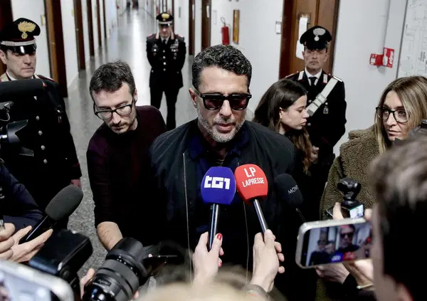 Muti devono stare! Fabrizio Corona, gli &ldquo;influencer&rdquo; scomodi, l&rsquo;Agcom e la sospetta fame a orologeria di nuove norme (e multe assurde) che puzza di moderna censura. Ecco cosa sta succedendo&hellip;