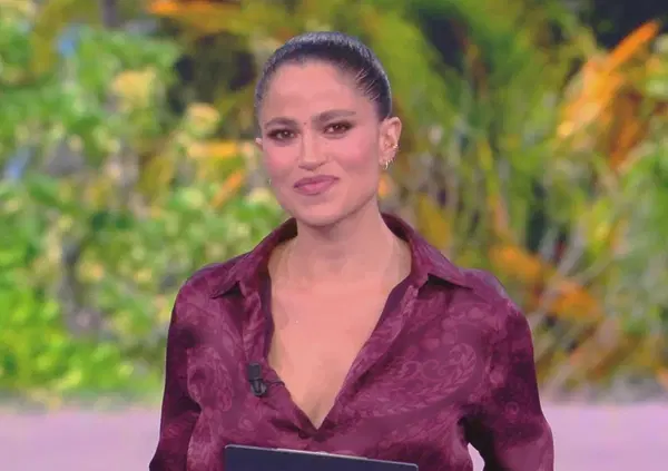 Rivoluzione Isola dei Famosi: Canale 5 va a lezione di reality da Sky e Prime e ci libera dal solito carrozzone