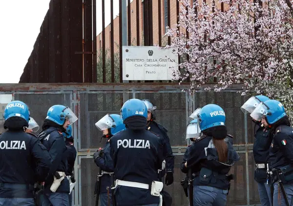 Al carcere di Prato piove droga e scoppia la rivolta: sessanta detenuti contro dieci agenti. Benvenuti nelle patrie galere...