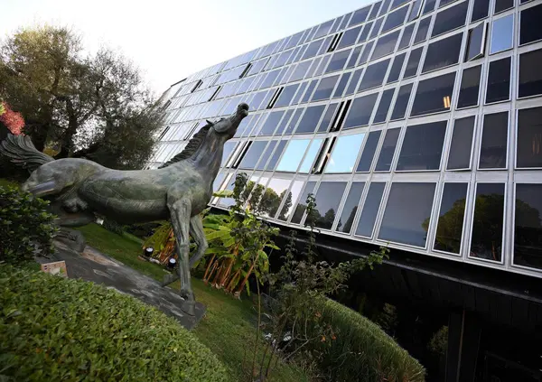 Che figura di mer*a! La Rai aveva licenziato il caporedattore di Rai Sport per un&rsquo;email ma ora deve sborsare 200 mila euro perch&eacute; fu una decisione illegittima