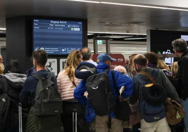 La Console italiana a Mal&eacute; aggredita in aeroporto dagli italiani furiosi rimasti bloccati alle Maldive?