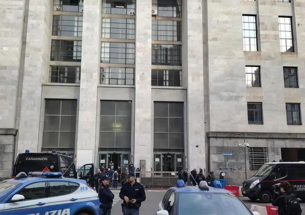 Allarme bomba a Milano: l'ordigno non c'era, noi s&igrave;. Cronaca da un tribunale paralizzato