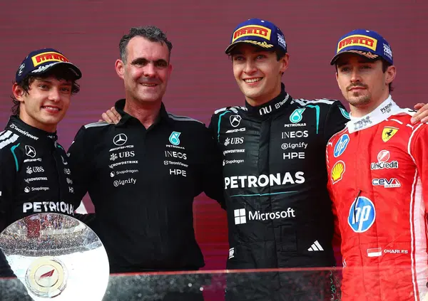 Mercedes domina e Russell si prende Melbourne, ma dobbiamo dircelo: questa F1 sembra tutta una finzione, tra macchine che si piantano sul dritto e sorpassi alla Mario Kart
