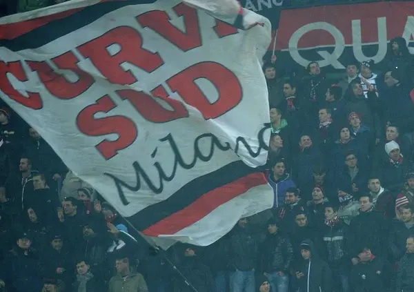 Chi sono gli ultras del Milan che hanno aggredito Klaus Davi? Il giornalista parla a MOW: &ldquo;&Egrave; un avvertimento. Mi hanno minacciato e intimidito&rdquo;