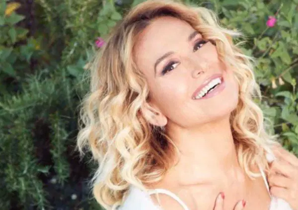 Le piattaforme contro Mediaset? Dopo Netflix che produce il documentario di Corona ora salta fuori quello su Barbara D&rsquo;Urso in cui l&rsquo;ex conduttrice di Canale 5 sgancer&agrave; la bomba sul suo addio alla rete di Piersilvio